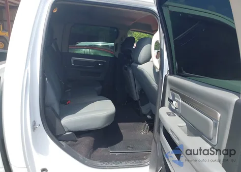 2018 Ram 1500 Slt 4X2 6'4 Box z USA, uszkodzony, nr VIN 1C6RR6TT0JS160558